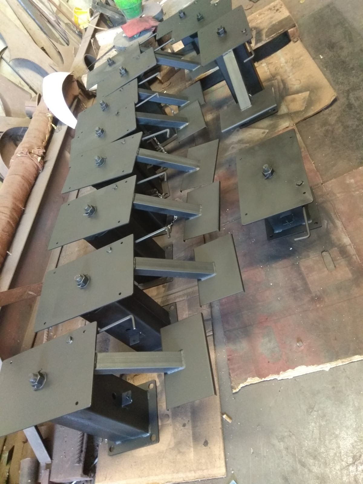 Adjustable fabricated machine supports
