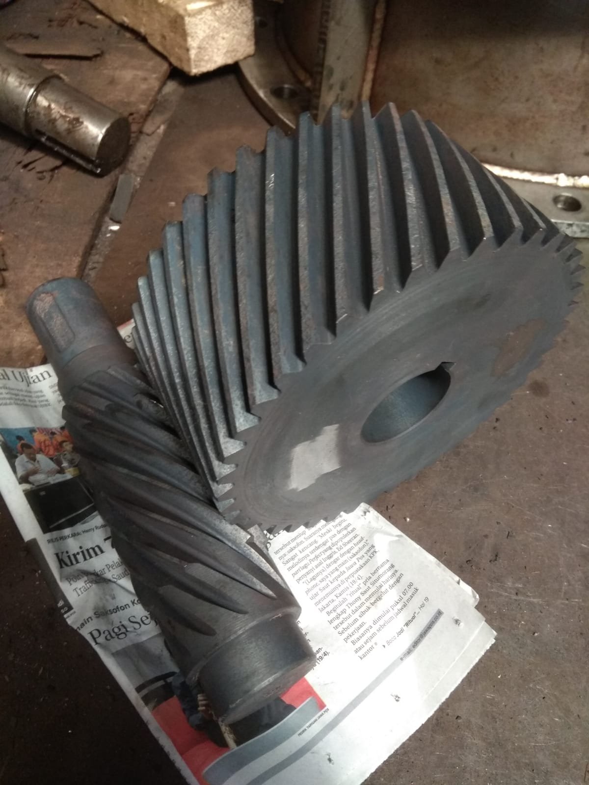 Large custom-machined industrial gear wheel and pinion