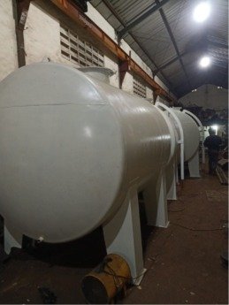 Horizontal custom-built industrial pressure vessel
